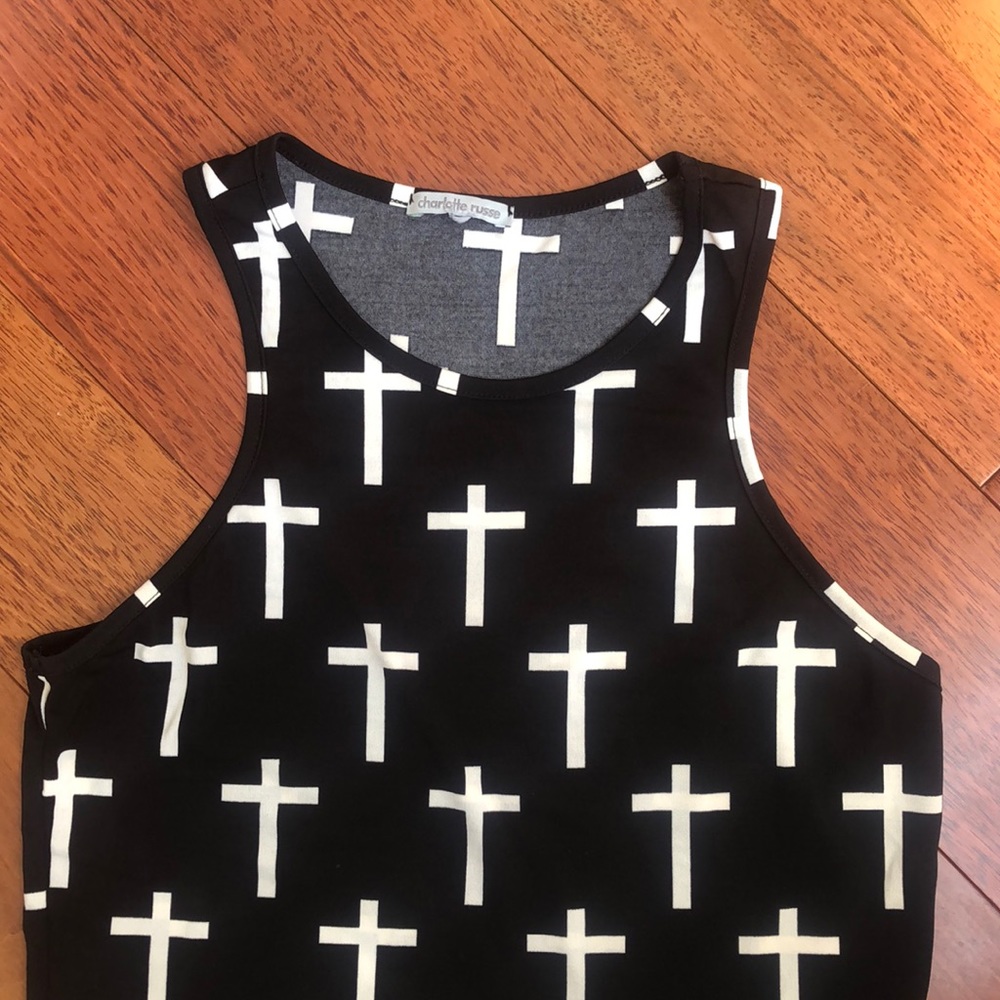 ✨CROSS BLACK AND WHITE TOP✨ - Picture 2 of 2